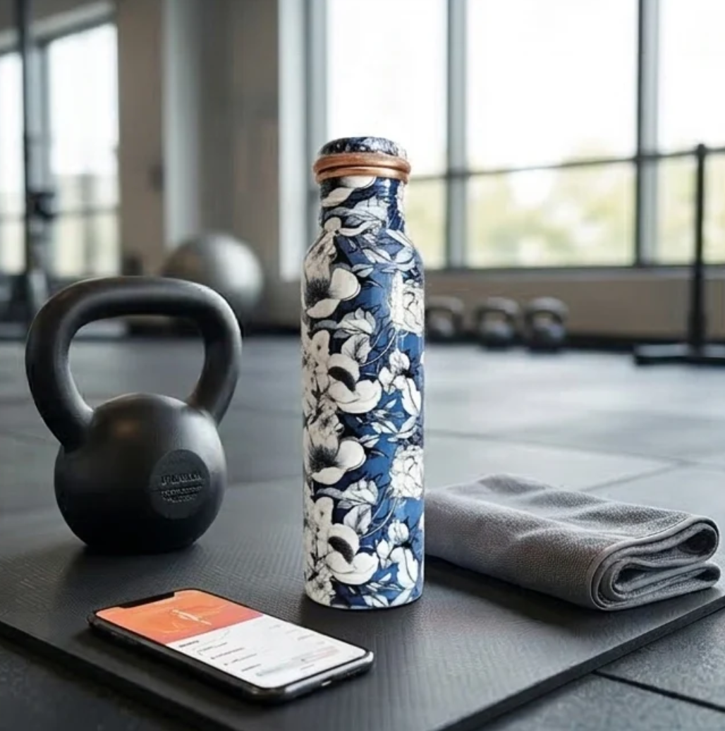 Botella de Cobre Azul Estampado Animal 500ml y 2 Tazas | 印度手工純銅雕刻水瓶套裝|阿育吠陀飲用銅水習慣